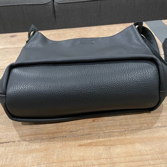 Leather tote/crossbody/shoulder/bucket bag - Picture 8 of 9